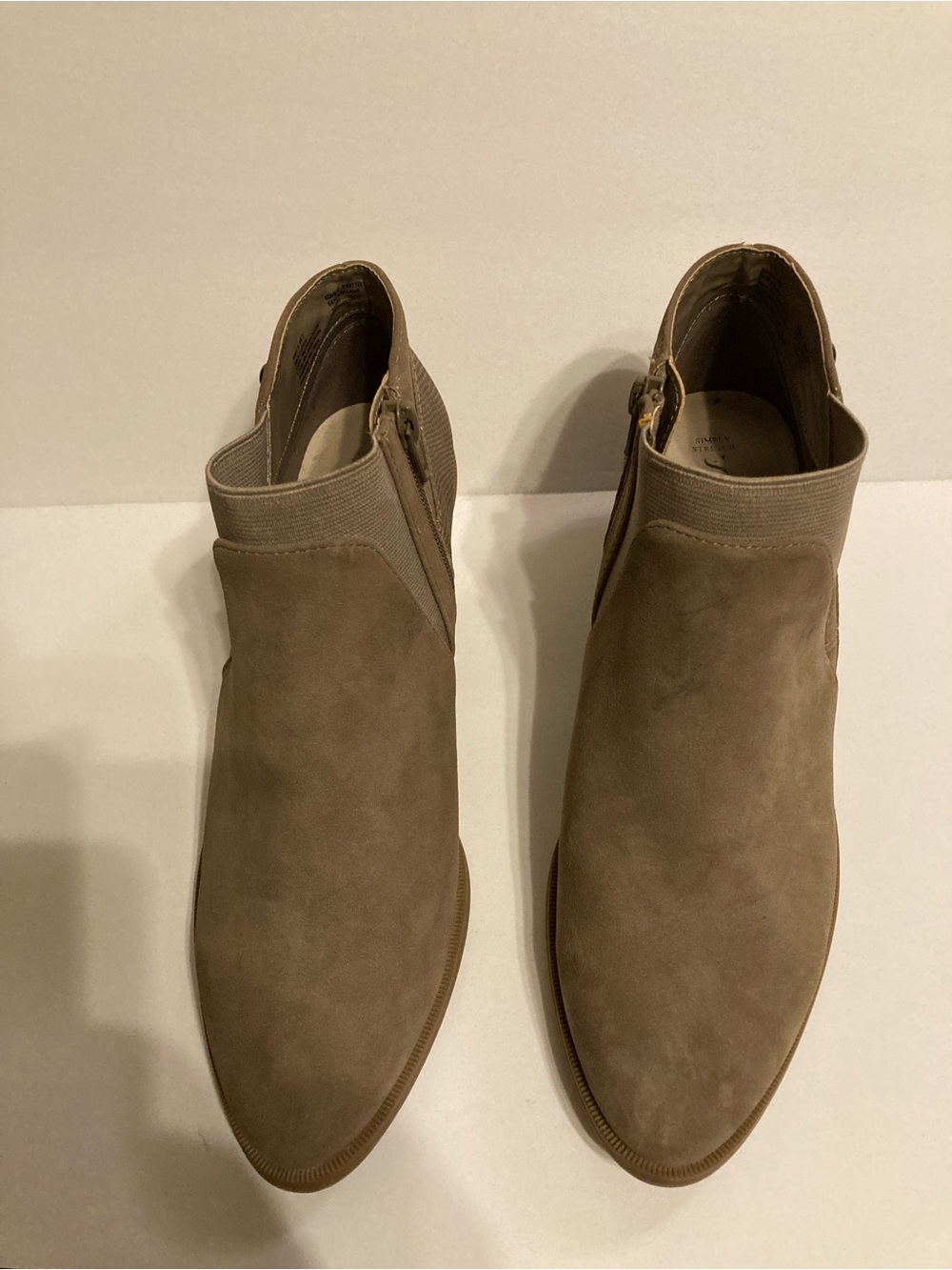 Simply Vera Vera Wang Tan Ankle Booties Women’s Size 8 Med Side Zip Low Heel